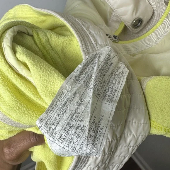 LULULEMON RUN BUNDLE UP GOOSE DOWN JACKET CLARITY YELLOW POLAR CREAM SIZE 2 - Picture 14 of 17